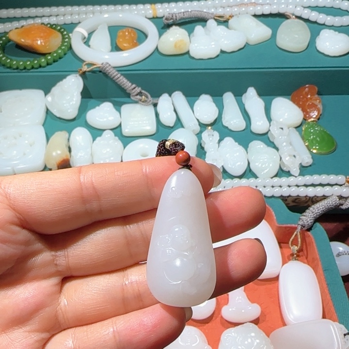 和田玉（糖玉）颈饰未镶嵌