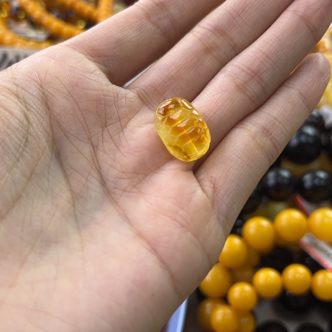 琥珀珠宝奇石未镶嵌