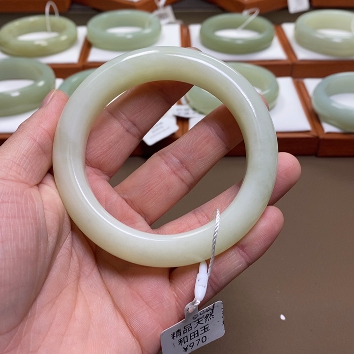 海***鸥和田玉未镶嵌手镯