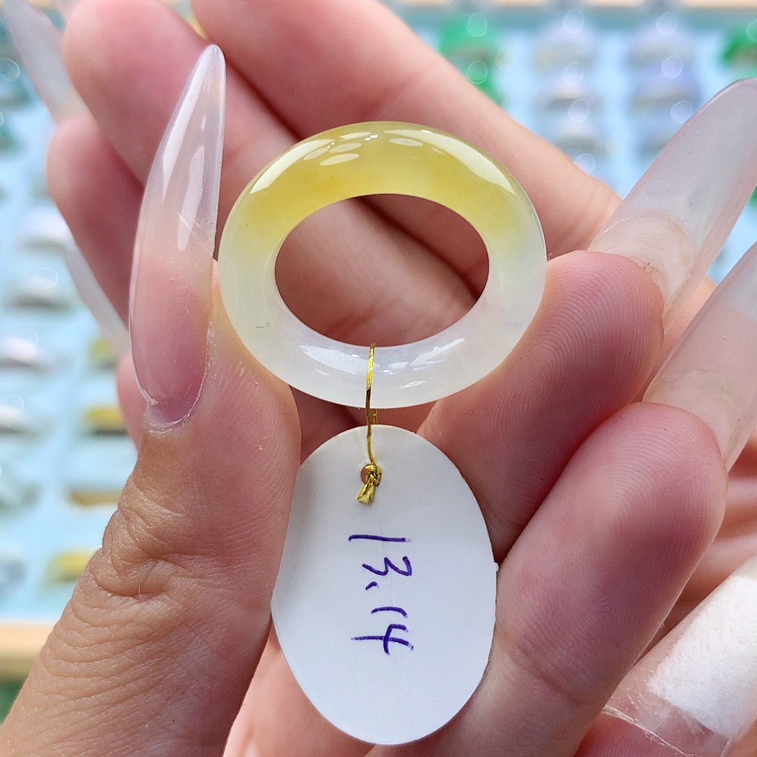 翡翠戒指未镶嵌小*星13圈