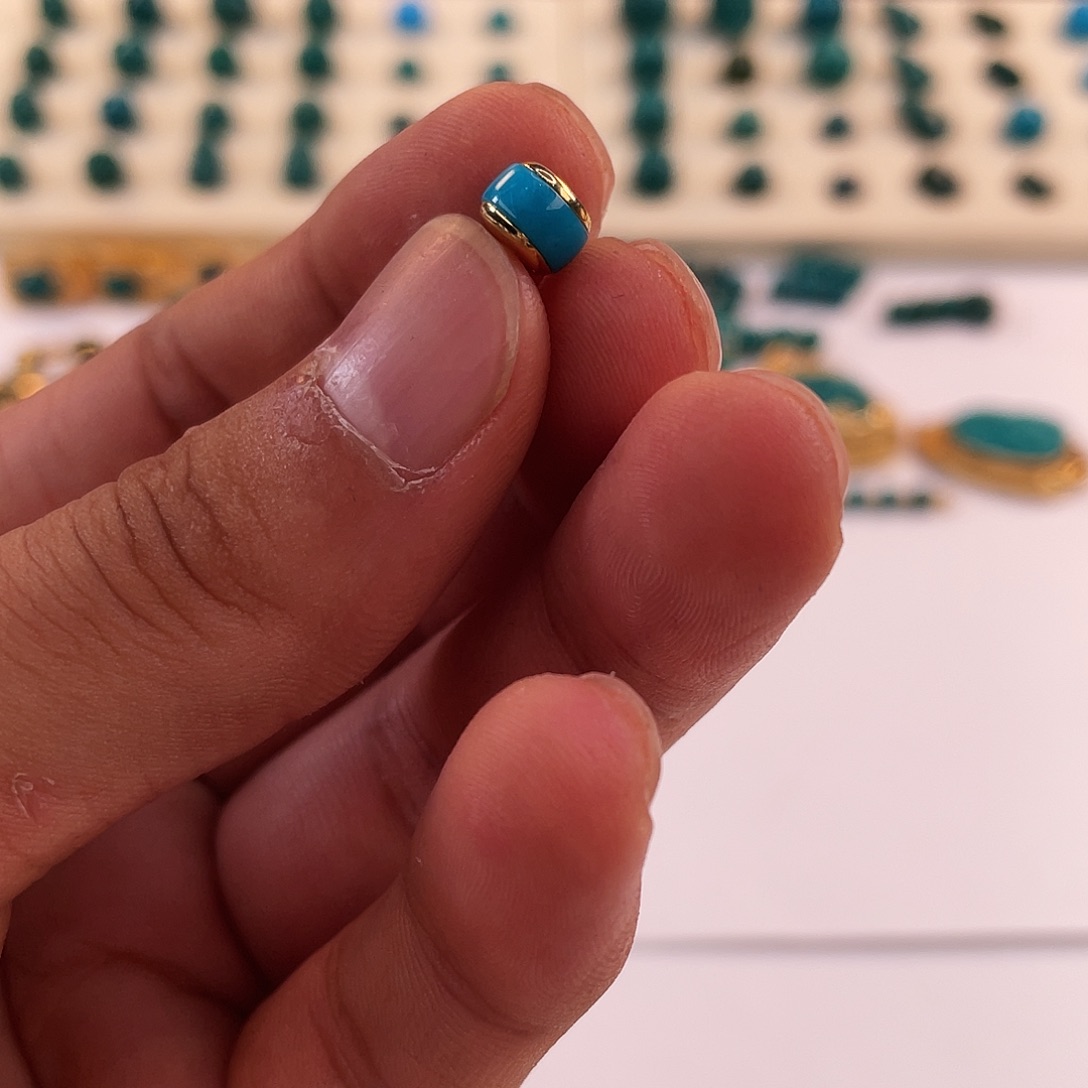 绿松石未镶嵌颈饰