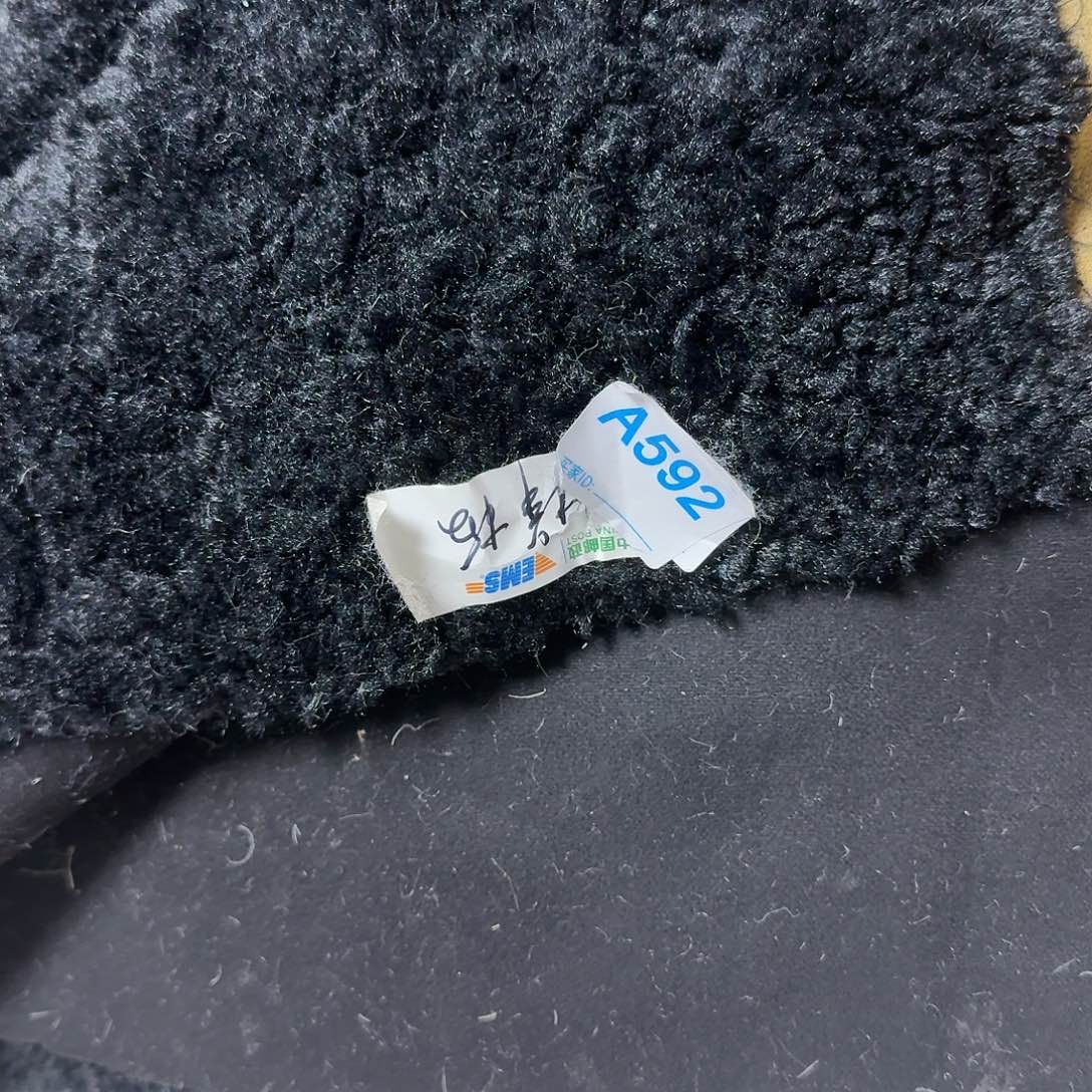 黑色皮毛一体20元2米592