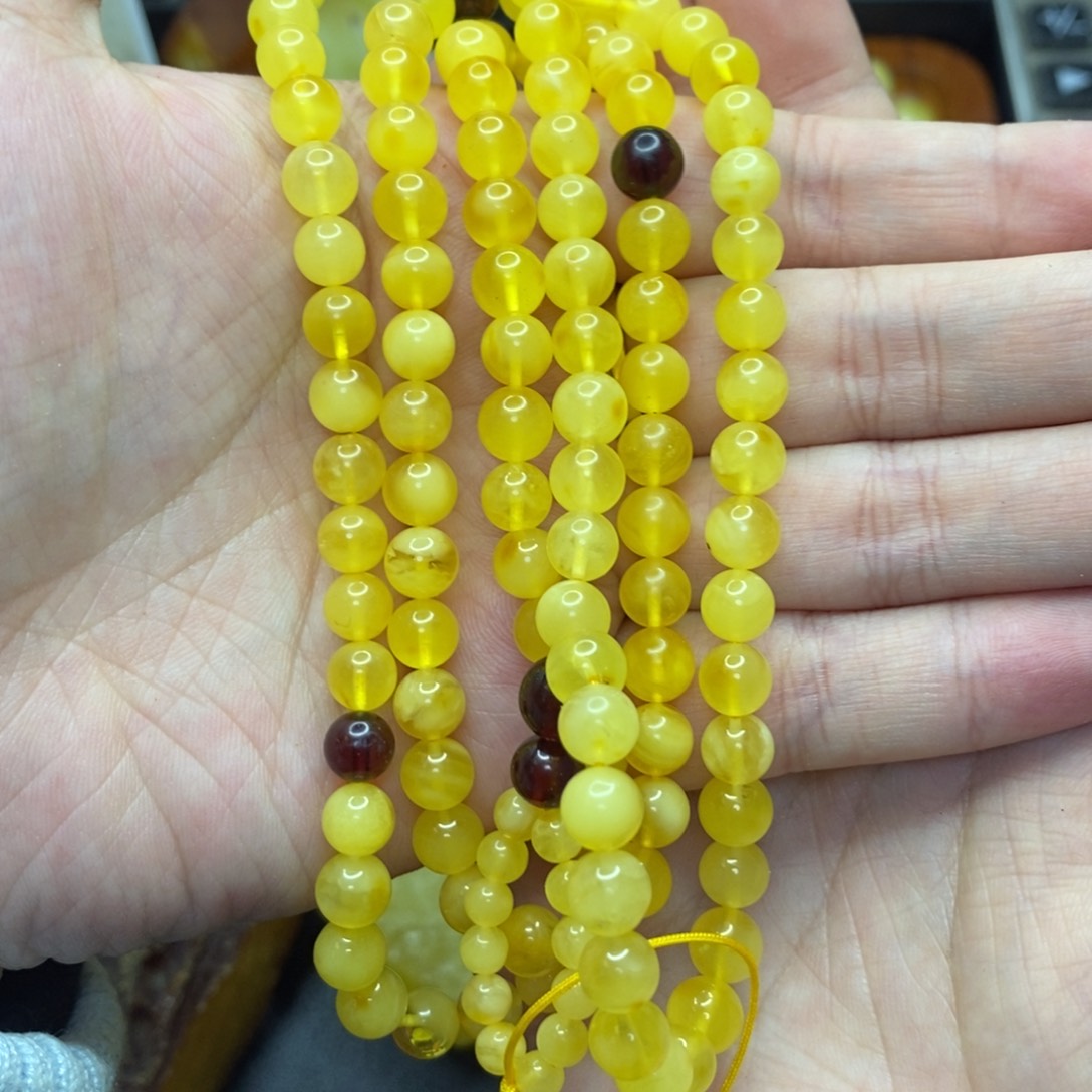 琥珀颈饰未镶嵌唐
