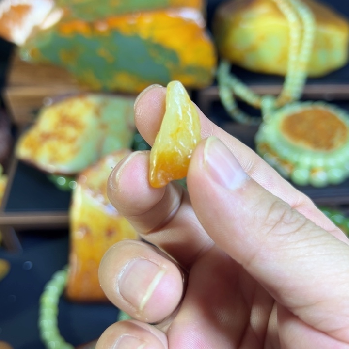 岫岩河磨玉（透闪石质玉）未镶嵌颈饰山**客