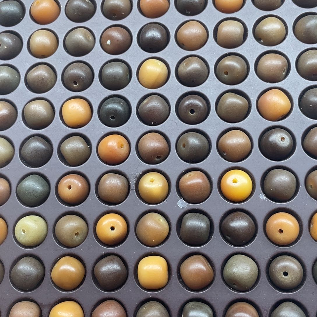 白玉菩提吊坠11、10巧克力亚光桶110颗