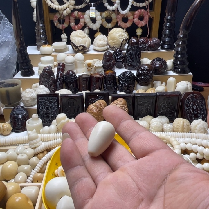 随*象牙果雕刻水滴三通