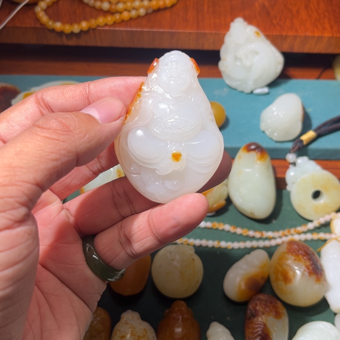 潇***！和田玉未镶嵌颈饰