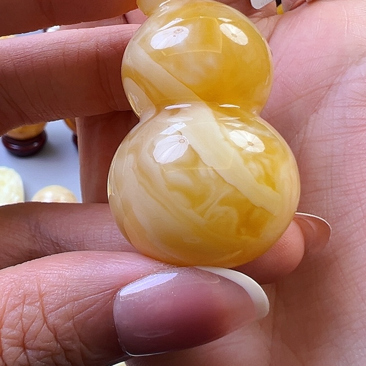蜜蜡未镶嵌珠宝奇石