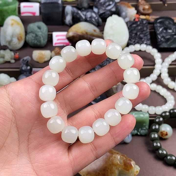 阿***远和田玉未镶嵌颈饰