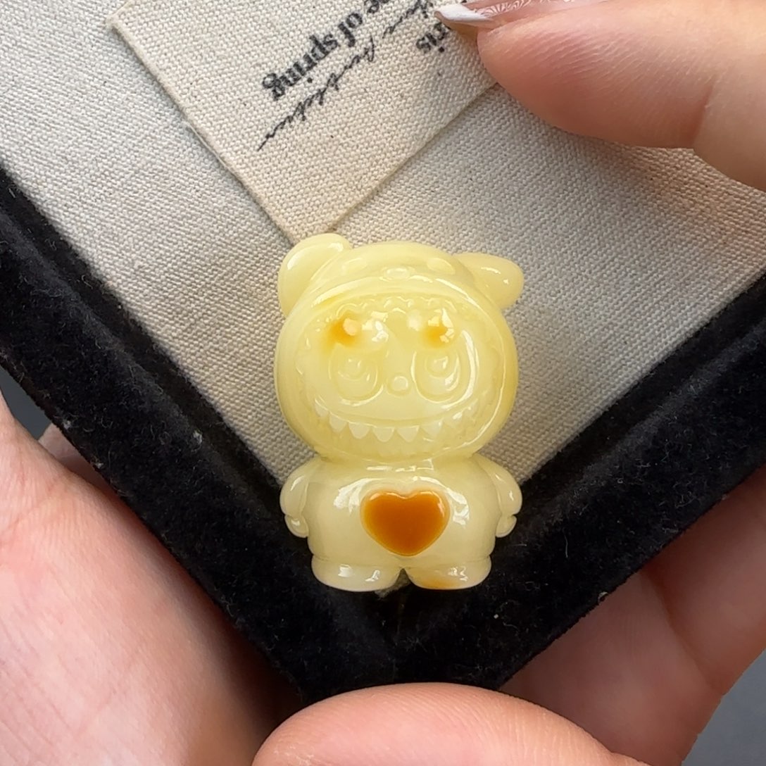 未镶嵌琥珀珠宝奇石