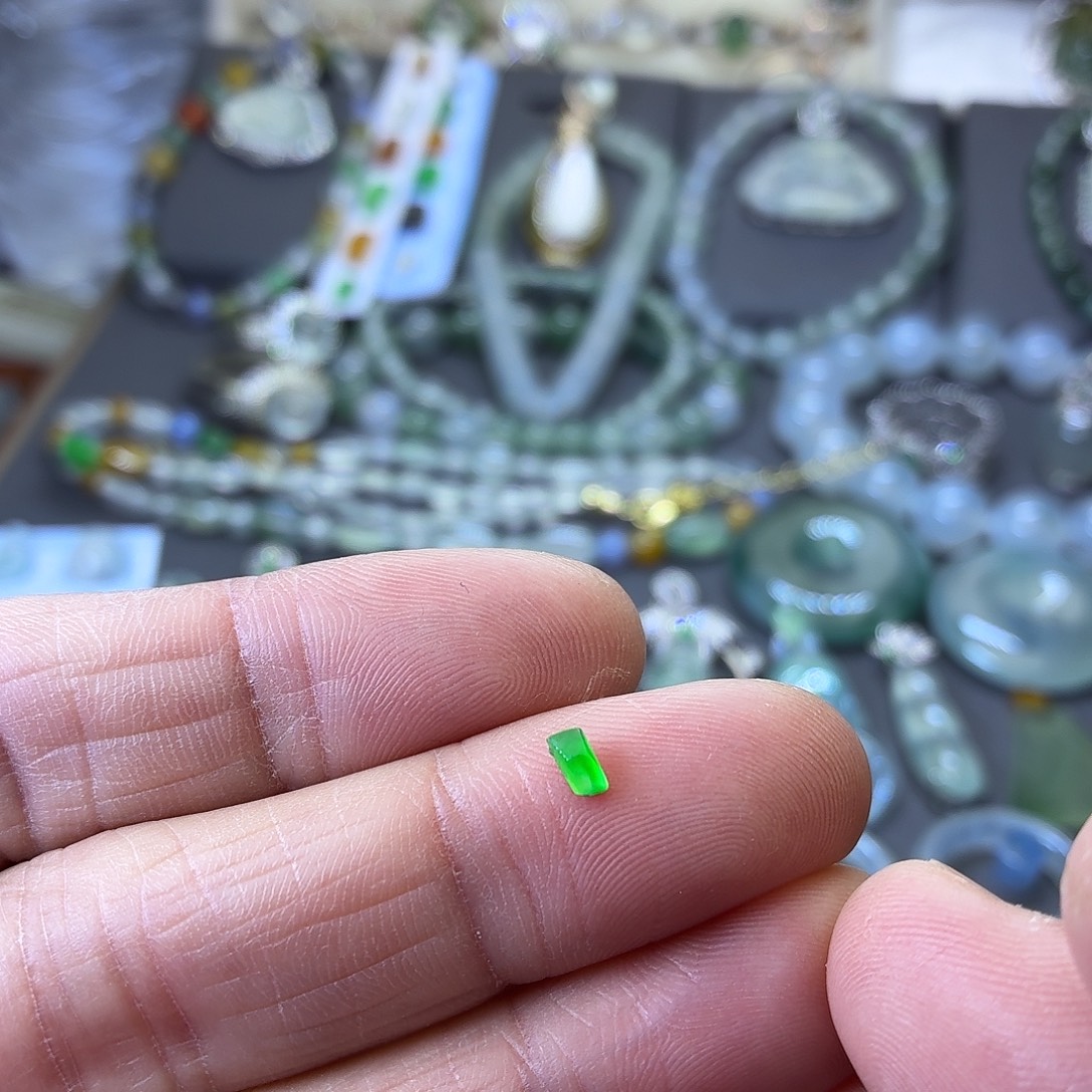 翡翠裸石裸石小绿随型