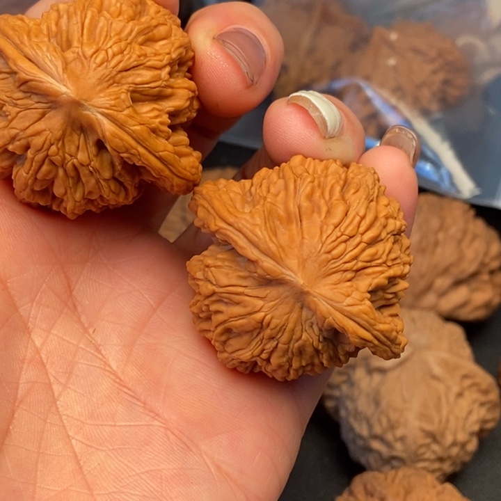 ㅤ***。吊坠文玩核桃麦穗虎头