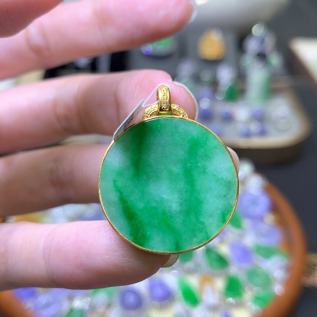 【闪购商品】翡翠颈饰18K金镶嵌翡翠吊坠项链