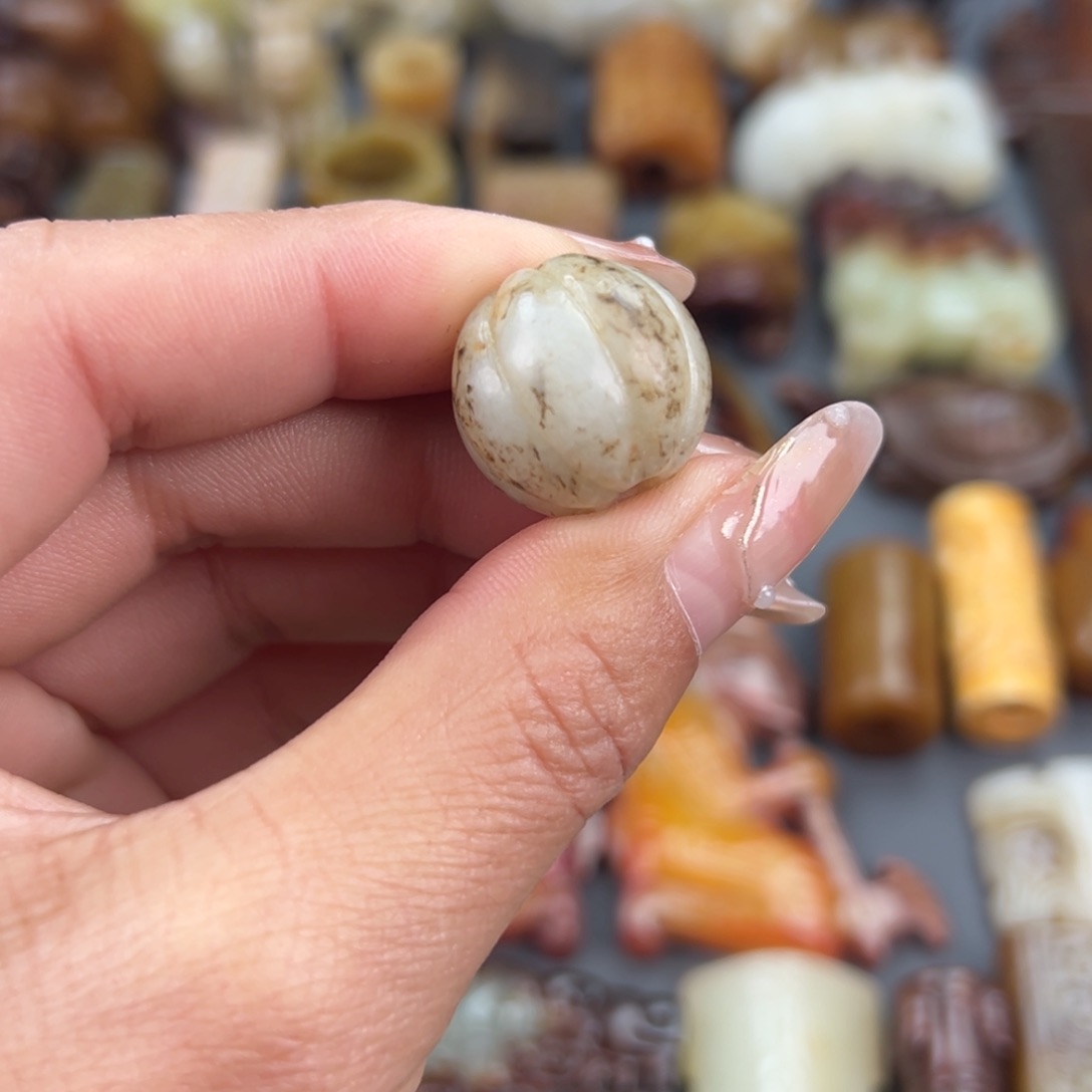 和田玉（糖玉）未镶嵌颈饰