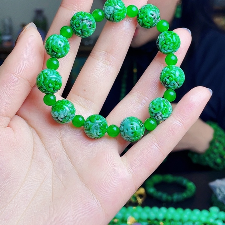 翡翠未镶嵌颈饰多样性