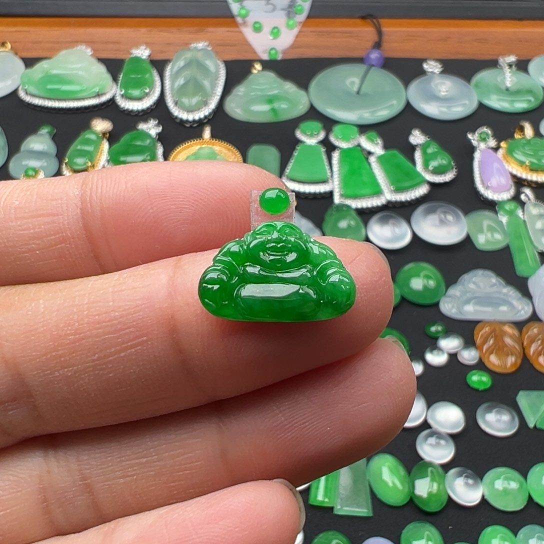 翡翠颈饰未镶嵌佛10.2