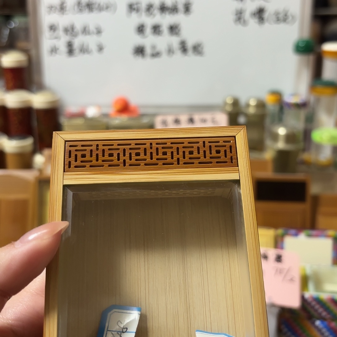 两个带窗金钟竹盒