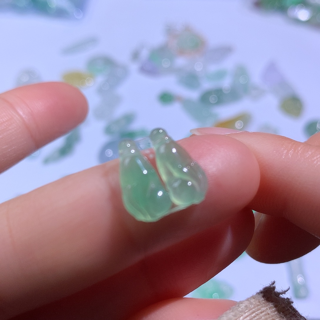 翡翠颈饰未镶嵌掌上明珠