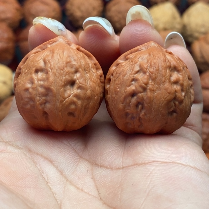 核桃精品文玩核桃手捻绣球