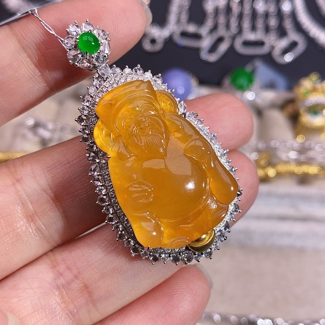 一***往翡翠18K金镶嵌颈饰