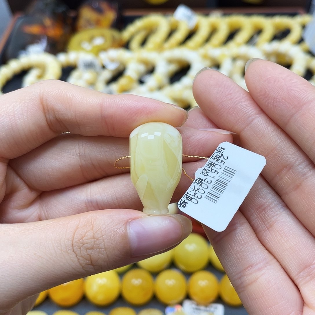 未镶嵌蜜蜡裸石沁色三通15✖️14.7✖️26.4mm