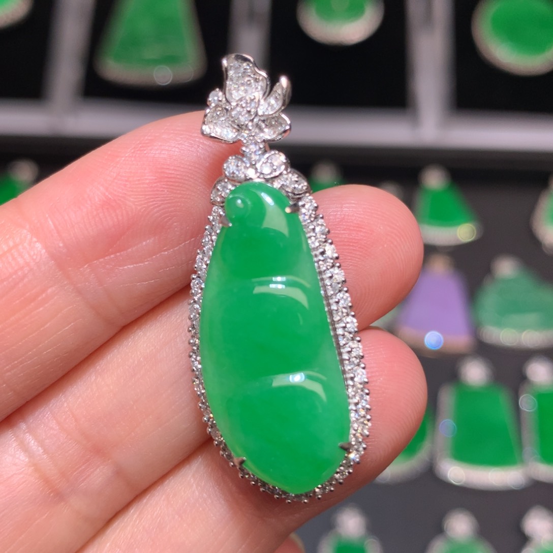 翡翠颈饰18K金镶嵌翡翠