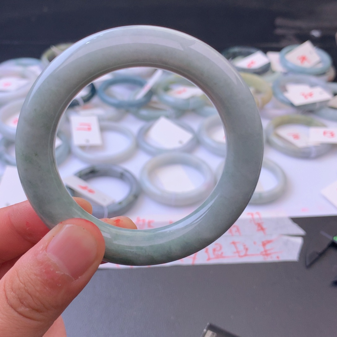 翡翠手镯未镶嵌126888888999