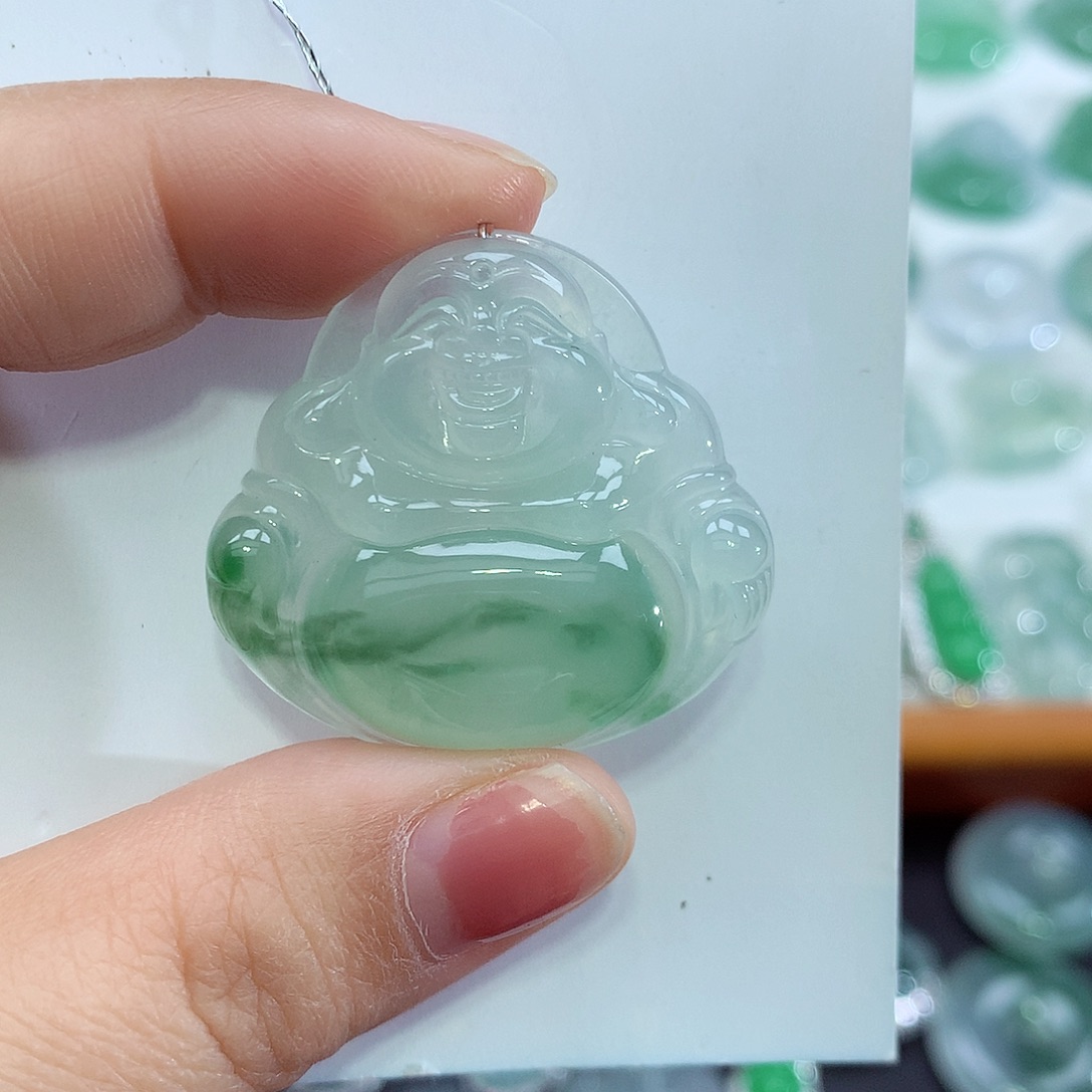 翡翠未镶嵌颈饰佛公