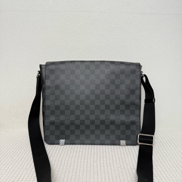 99新 LouisVuitton/路易威登 7192/时尚芯片款黑棋盘格中号邮差包