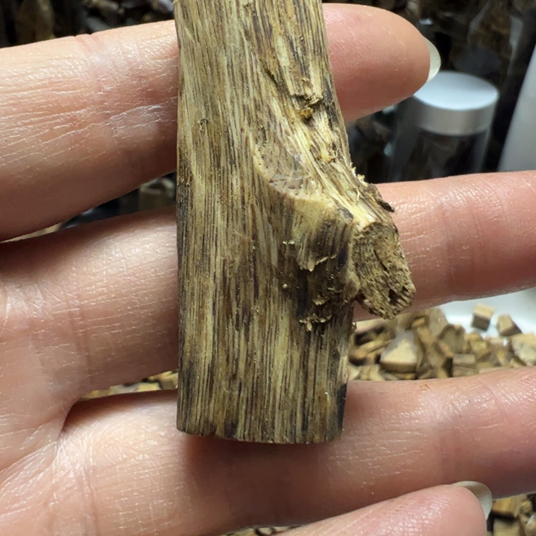 沉香碎屑沉香奇楠块料5.8克