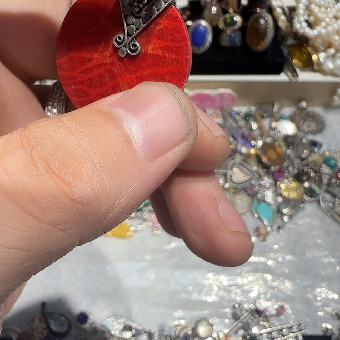 水***漂大理石纯铜吊坠的设计也是