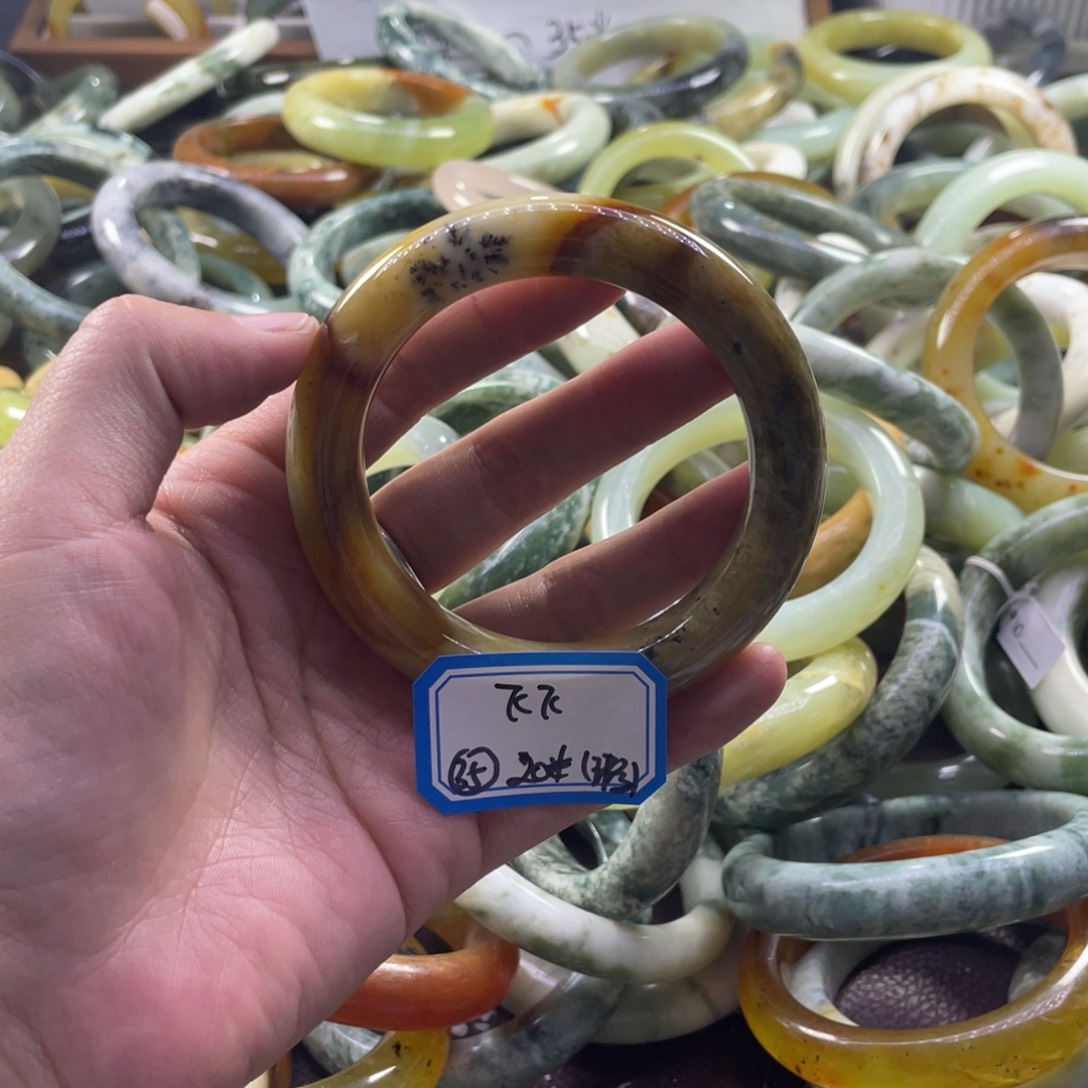 飞***飞蛇纹石玉未镶嵌手镯