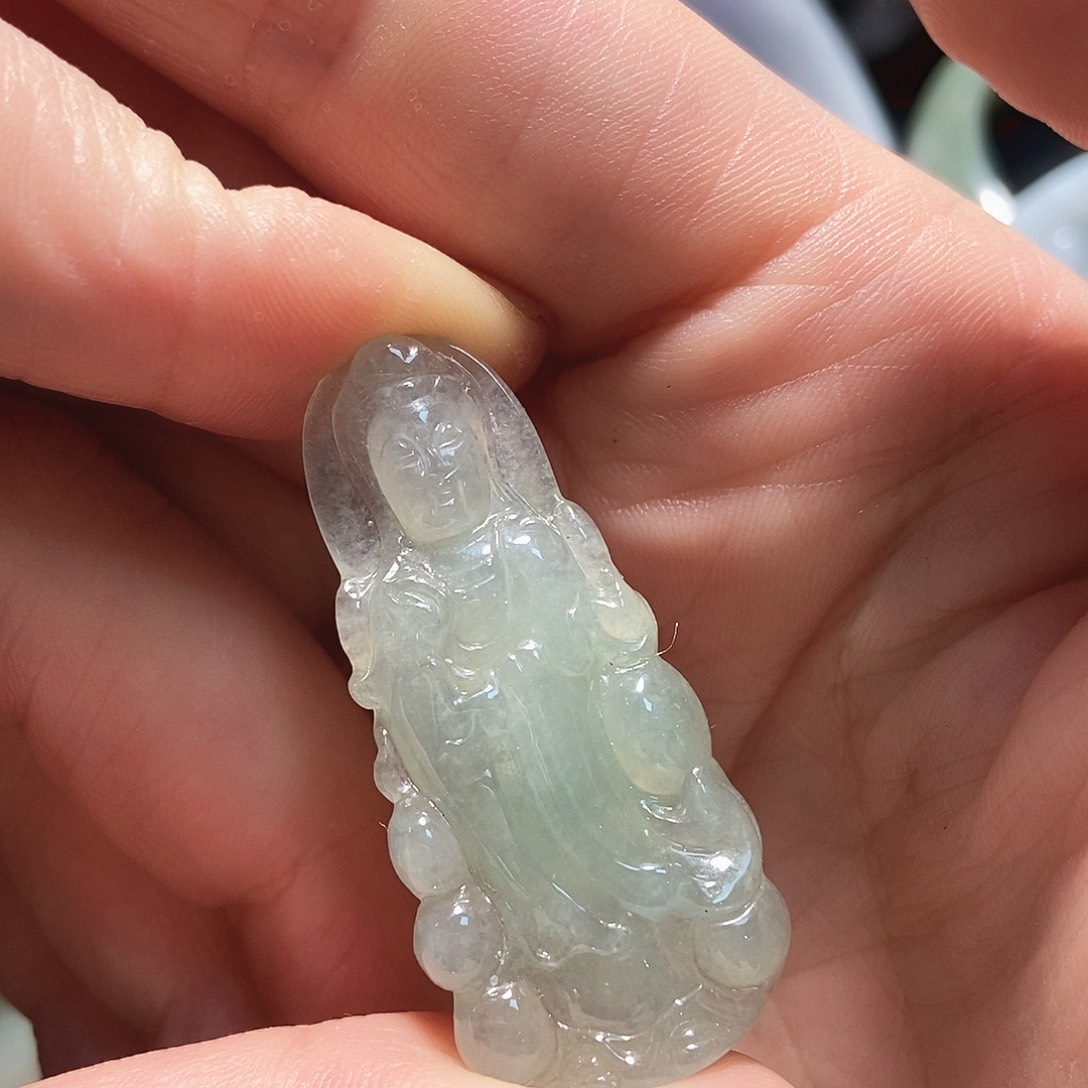 翡翠未镶嵌颈饰观音