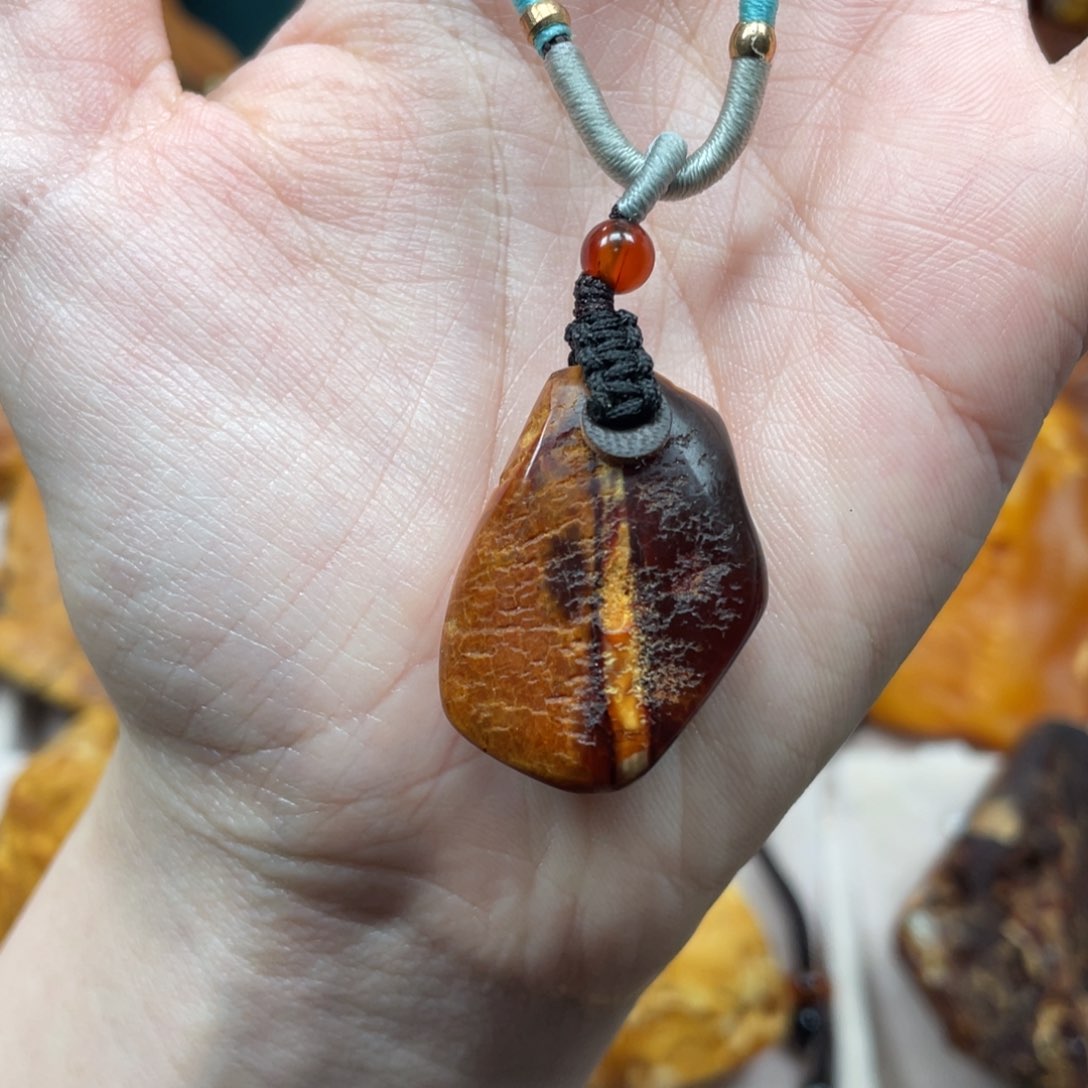 琥珀珠宝奇石未镶嵌