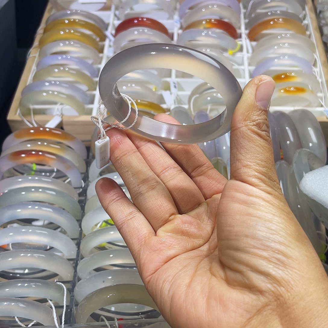 水***儿玛瑙/玉髓未镶嵌手镯