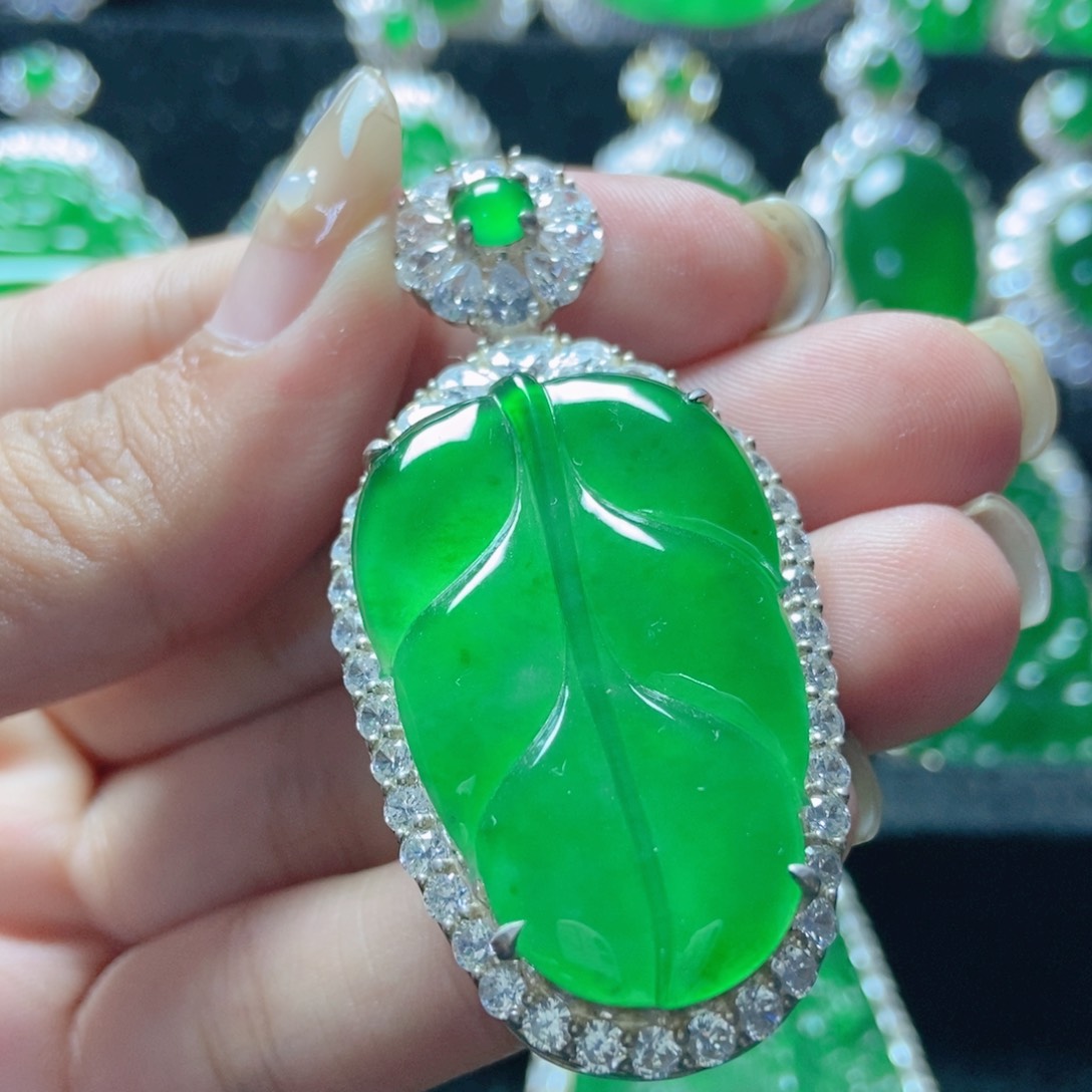 颈饰银S925镶嵌翡翠           