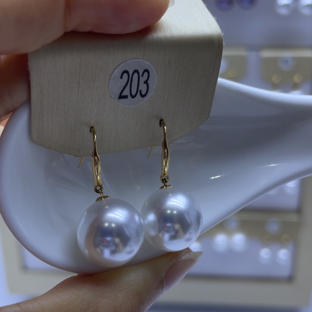18K金镶嵌淡水珍珠耳饰