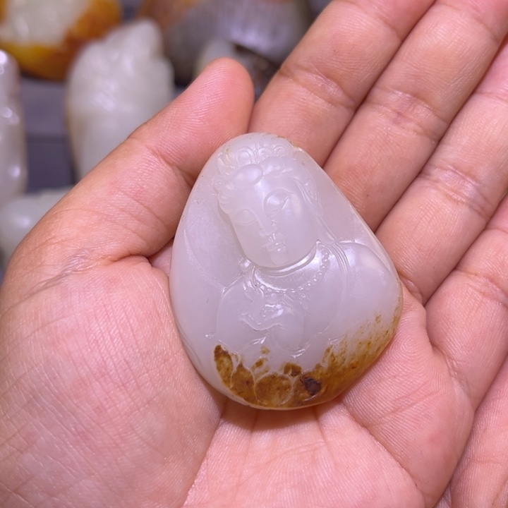 ****儿和田玉未镶嵌颈饰