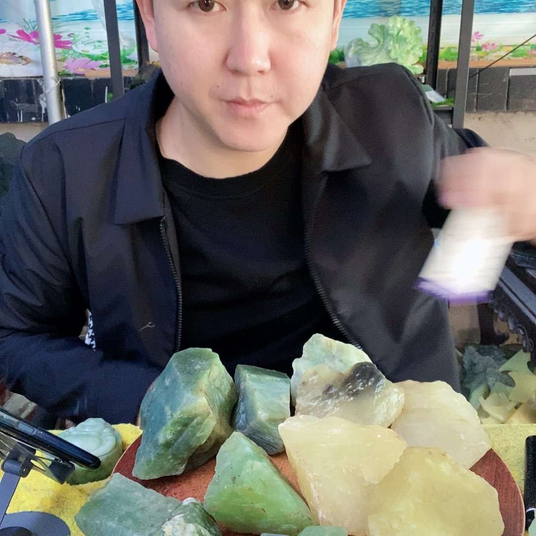 Y***。蛇纹石玉合金珠宝奇石