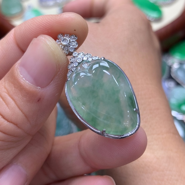 翡翠吊坠(不含链)18K金镶嵌