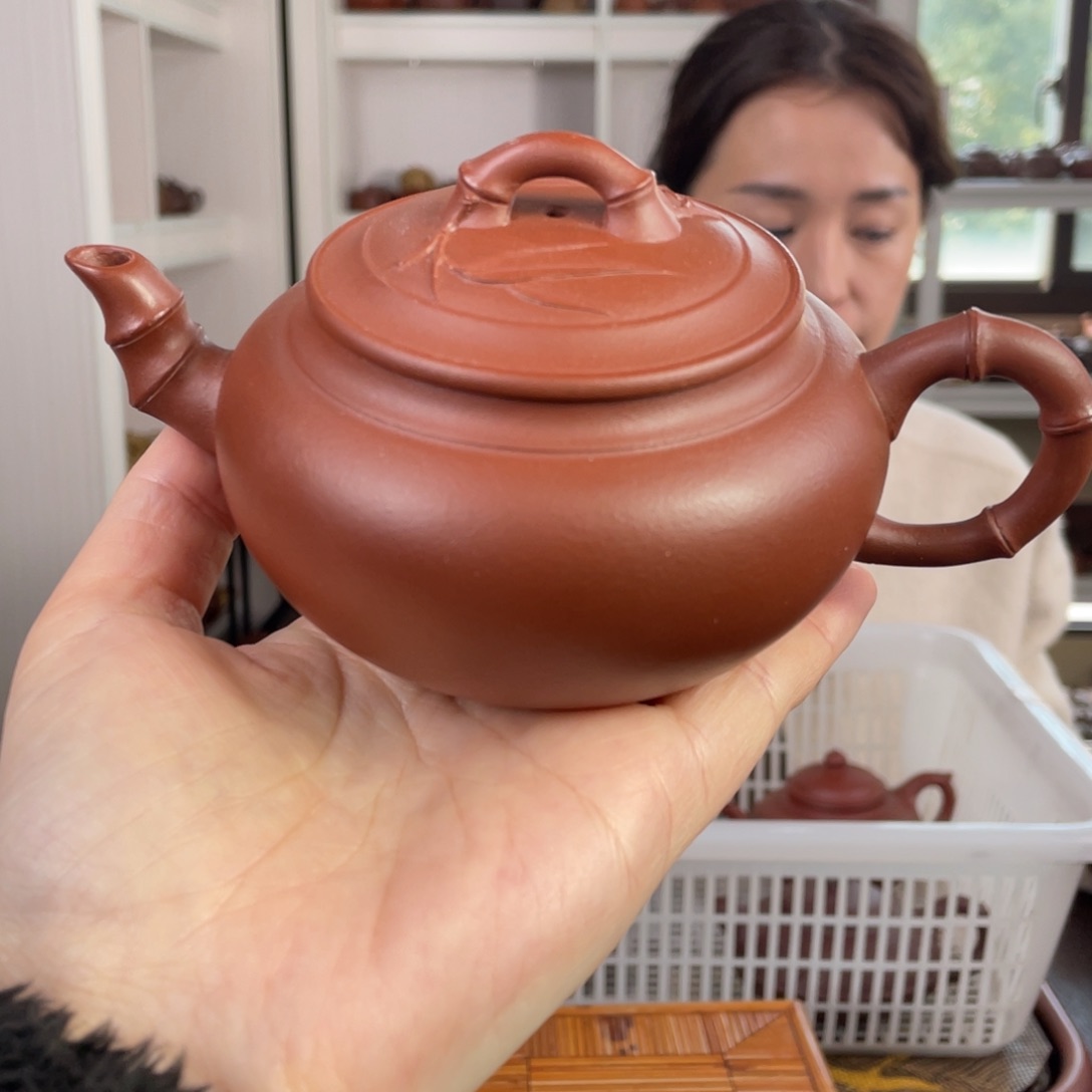 紫砂茶壶红皮龙贴竹280cc