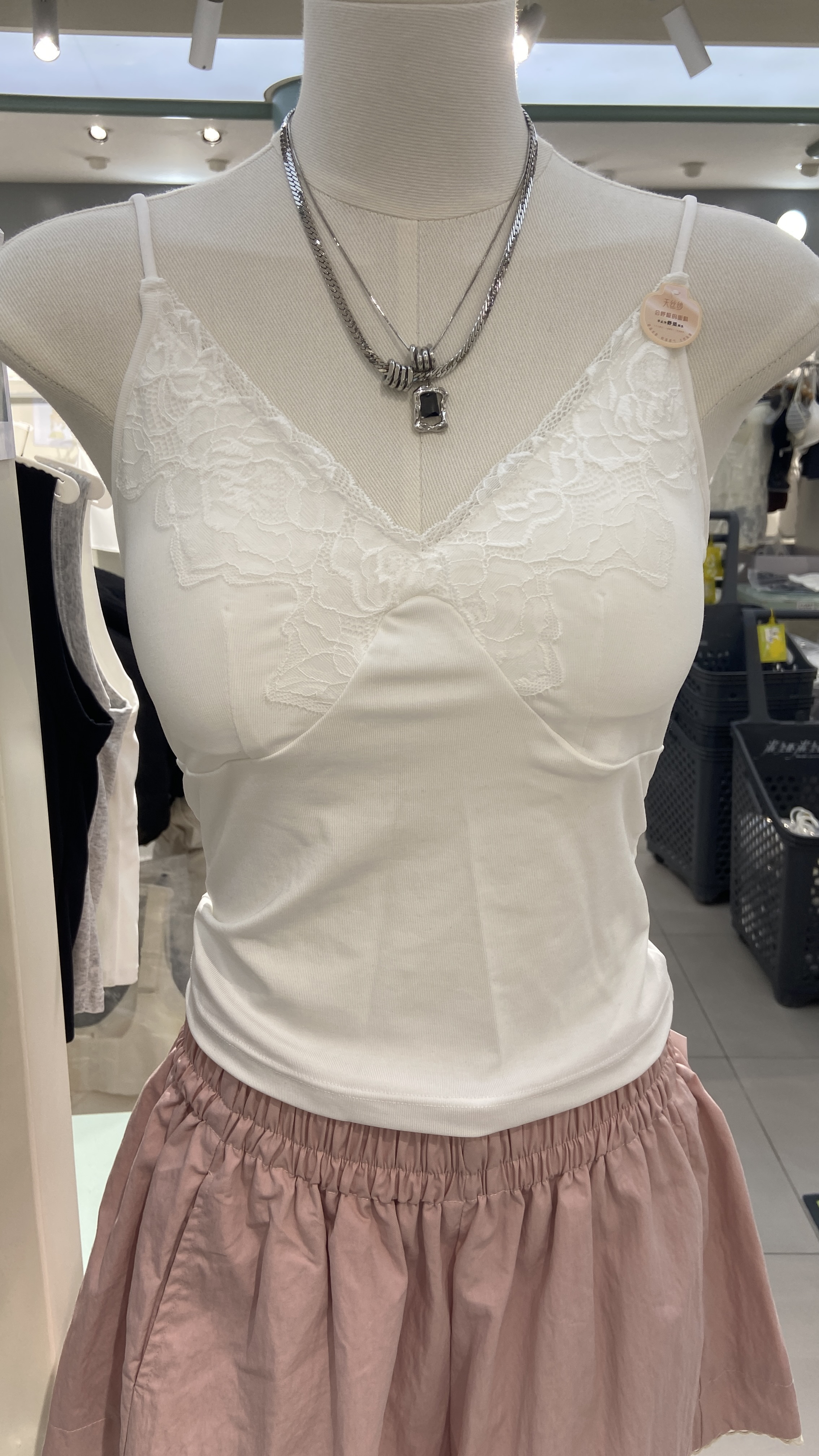 法式蕾丝V领美背带胸垫修身百搭吊带 莱赛尔