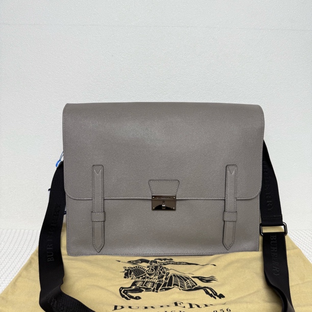 99新 BURBERRY/博柏利 5957/时尚休闲大容量灰色全皮邮差包