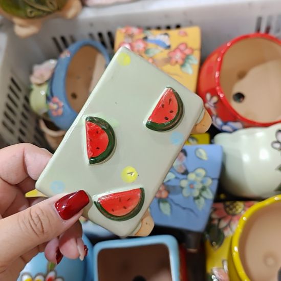 当场拍满15元发货不凑不发，花盆盆口不方不圆有针孔黑点是正常的，