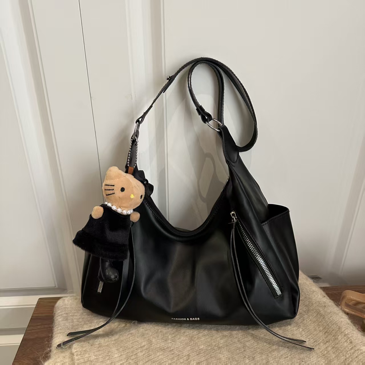 女包2025新款潮流百搭纯色气质通勤日常休闲大容量单肩包