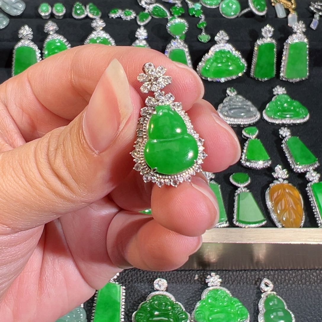 【闪购商品】翡翠吊坠(不含链)18K金镶嵌