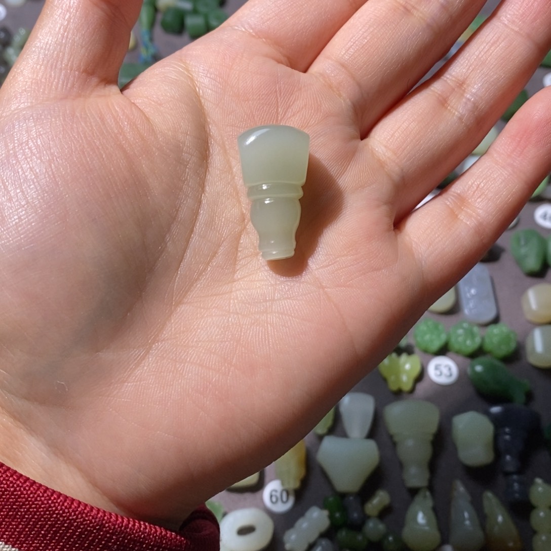 和田玉未镶嵌车挂