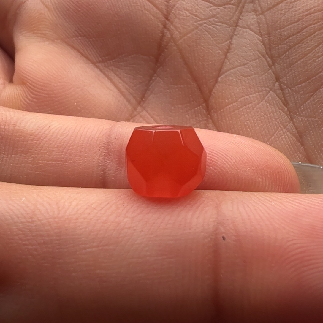 文***沛南红玛瑙未镶嵌无相8.3