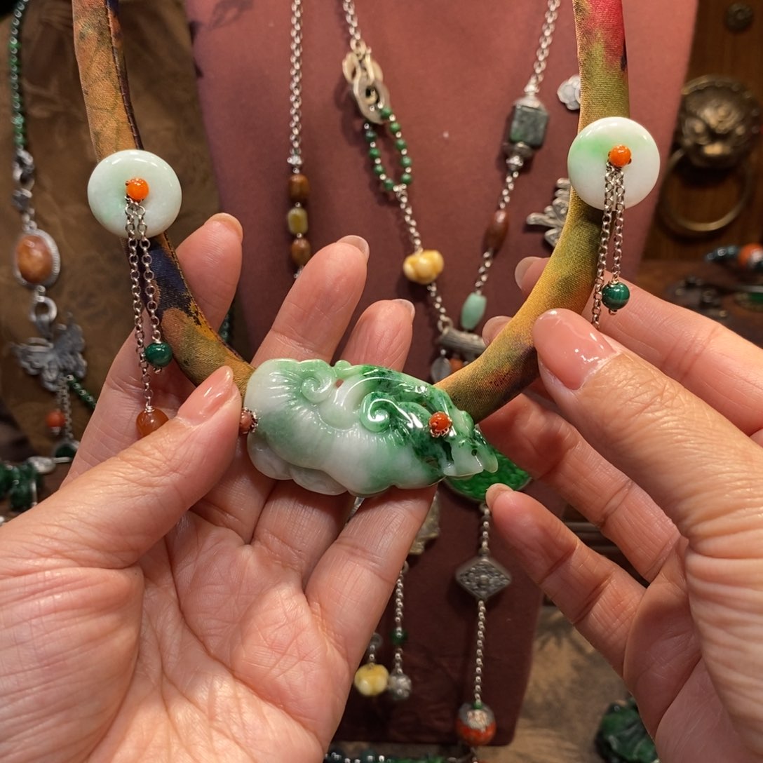 翡翠吊坠(赠链)未镶嵌