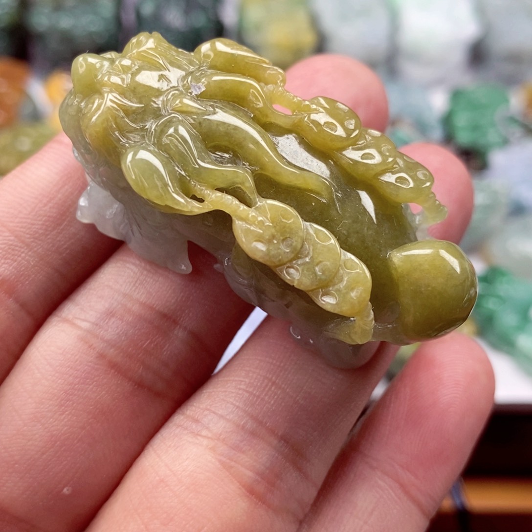 翡翠颈饰未镶嵌翡翠